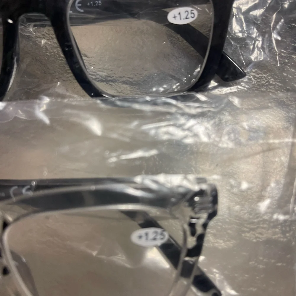 Stylish Black and Clear Reading Glasses  1.25 - Picture 2 of 5